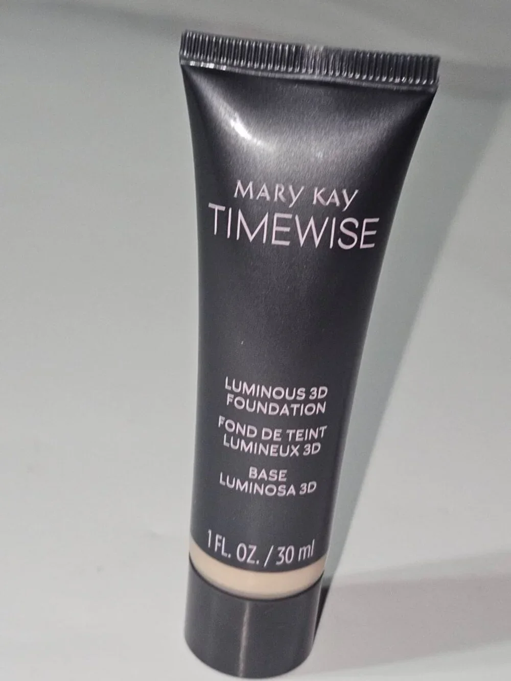 Mary Kay TimeWise Luminous Foundation  Beige W100 New